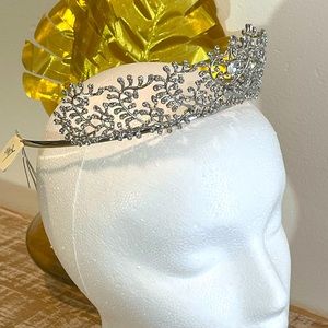 Silver colored crystal tiara from Lovisa